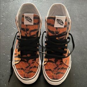 Vans Women’s Tiger Print High-Top Sneakers 7.5